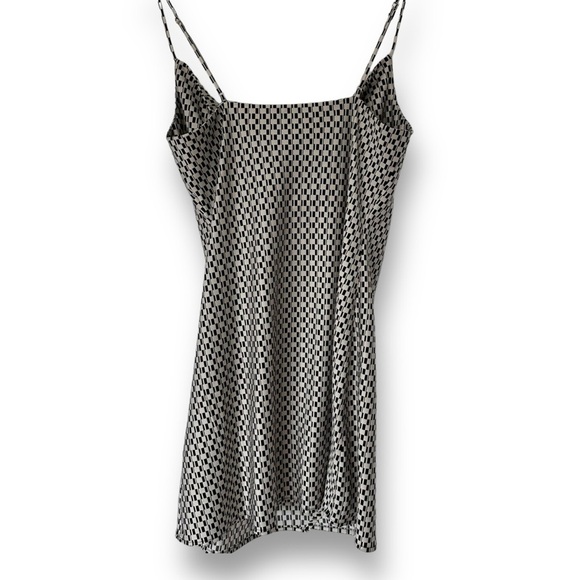 Black and White Patterned Dress - Picture 14 of 16